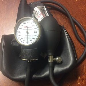 🚫HOLDING🚫Blood pressure Cuff/Case